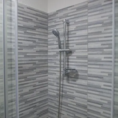 Serious Job Apartment *