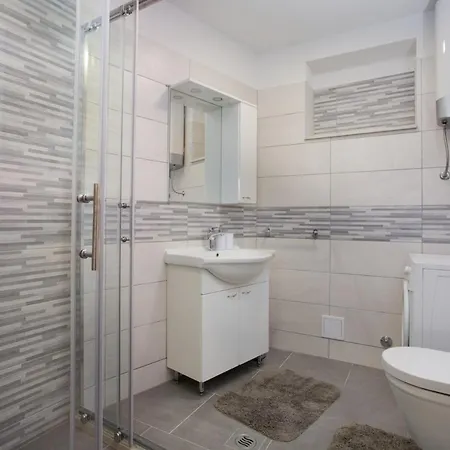 Serious Job Appartement *