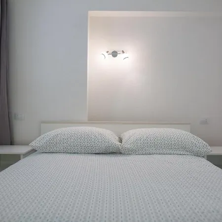 Serious Job Apartment *