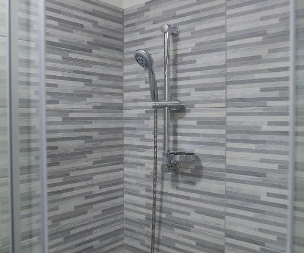 Serious Job شقة *