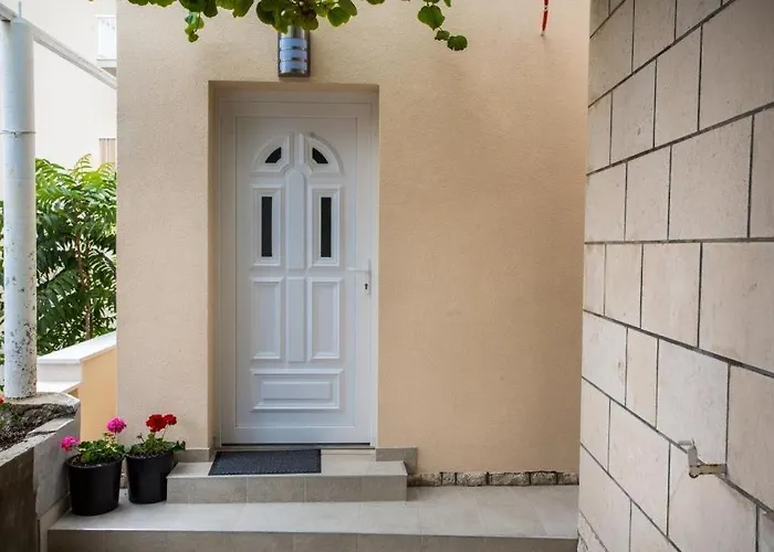 Serious Job شقة *