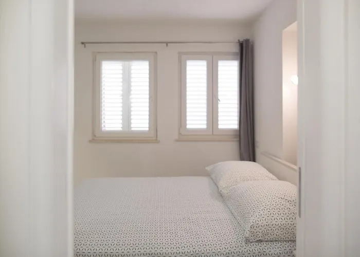 Serious Job شقة *