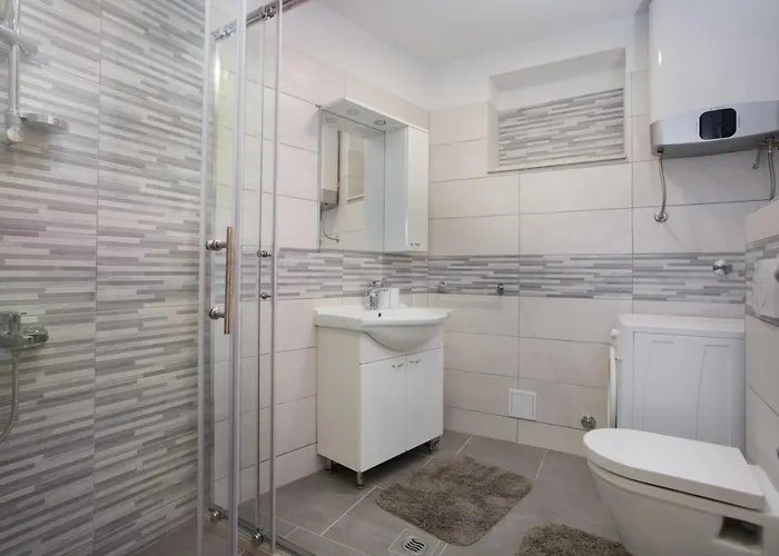 Serious Job شقة *