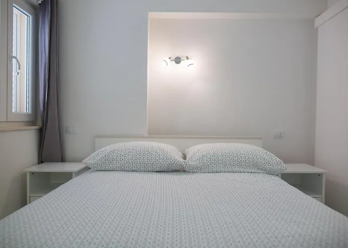 Serious Job شقة *