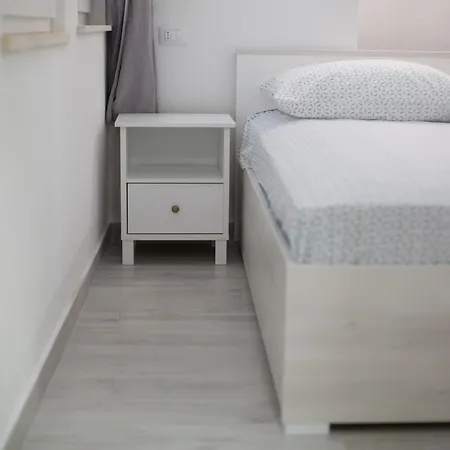 Serious Job Lejlighed *